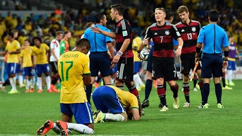  2014 FIFA World Cup:  브라질의 꿈이 깨지고 슬픔에 빠진 나라