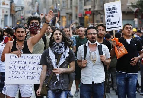  Gezi Park Protest: 터키의 아름다운 거리에서 일어난 민주주의의 외침